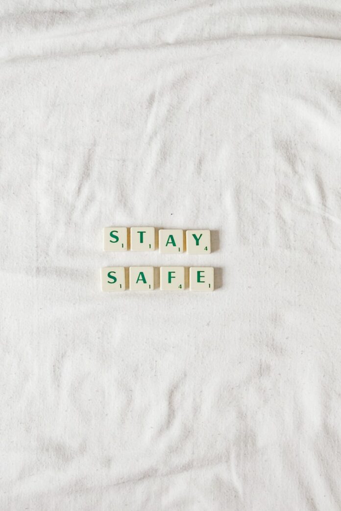 Photo by Sincerely Media text on white textile