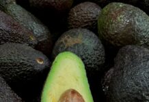 건강한 간을 위한 식품과 생활 습관 green and brown fruit on black and brown fruits