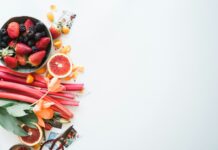 헬시한 식단으로 건강을 지키는 방법 variety of sliced fruits