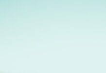 명상으로 마음 건강 케어, 실용적인 팁과 혜택 man in white shirt sitting on green grass field during sunset